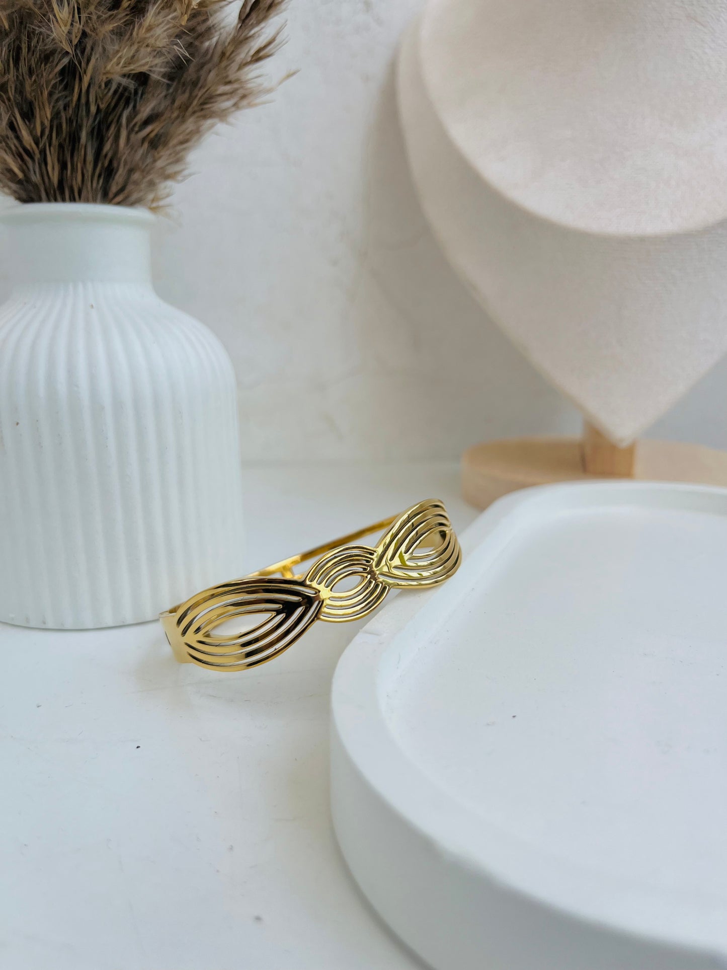 Aura Loop Bracelet
