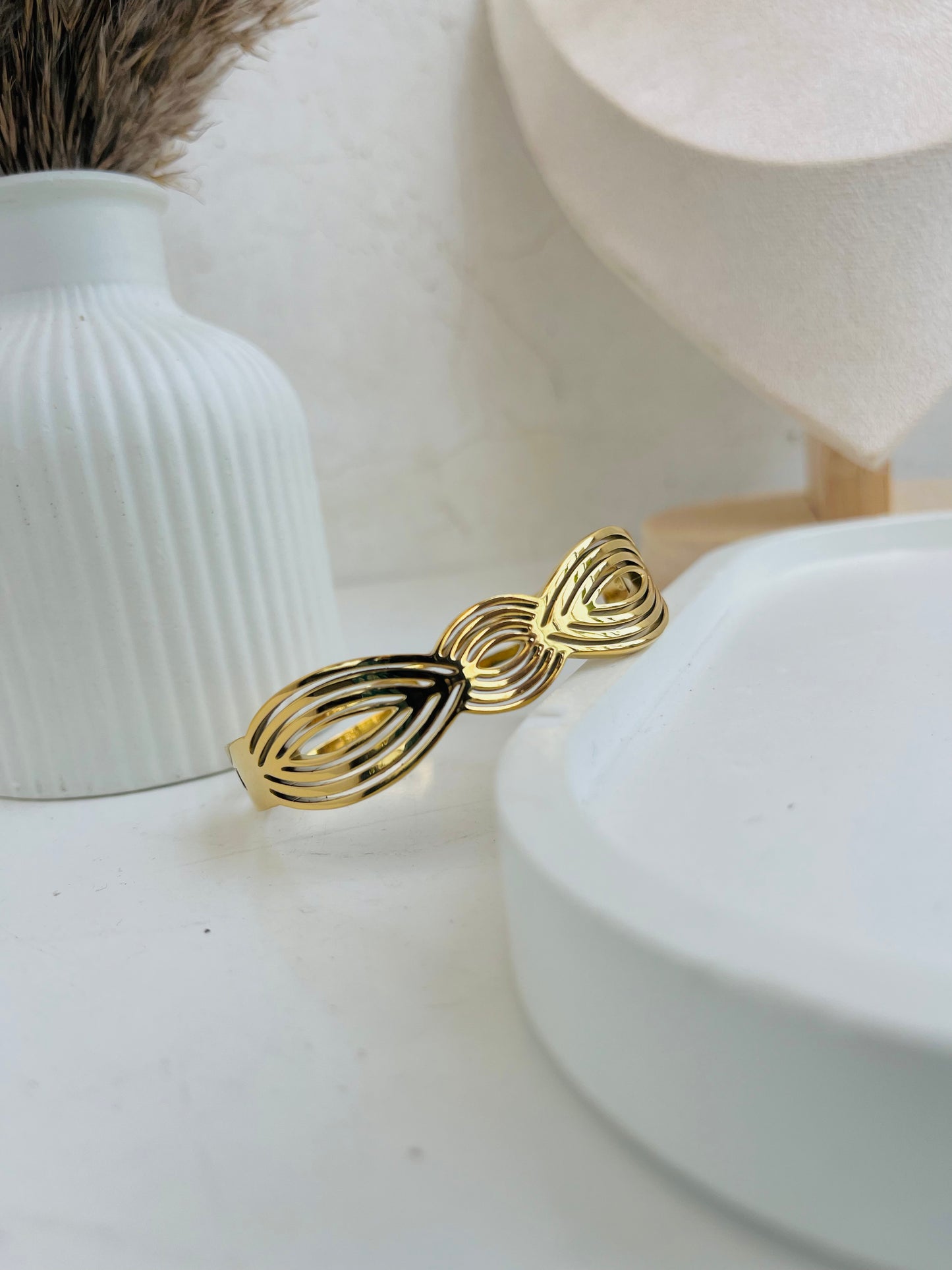 Aura Loop Bracelet