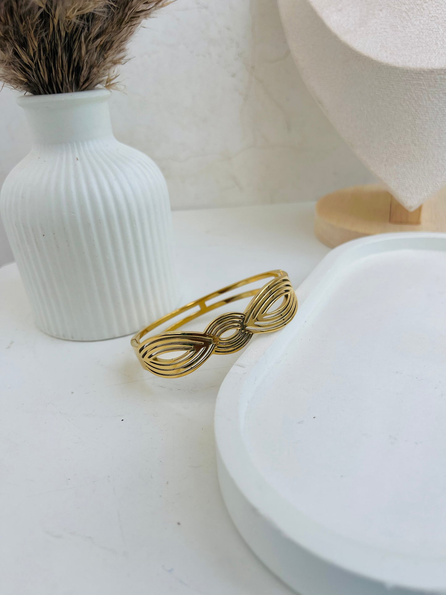 Aura Loop Bracelet