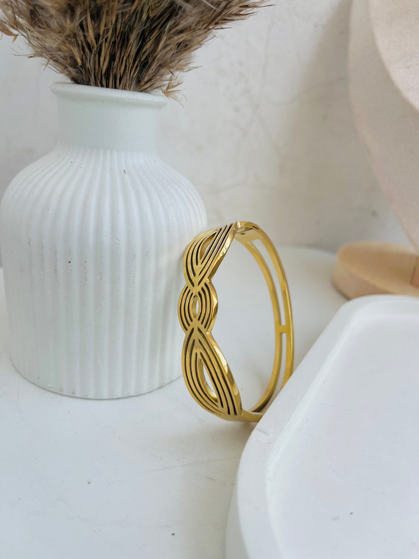 Aura Loop Bracelet