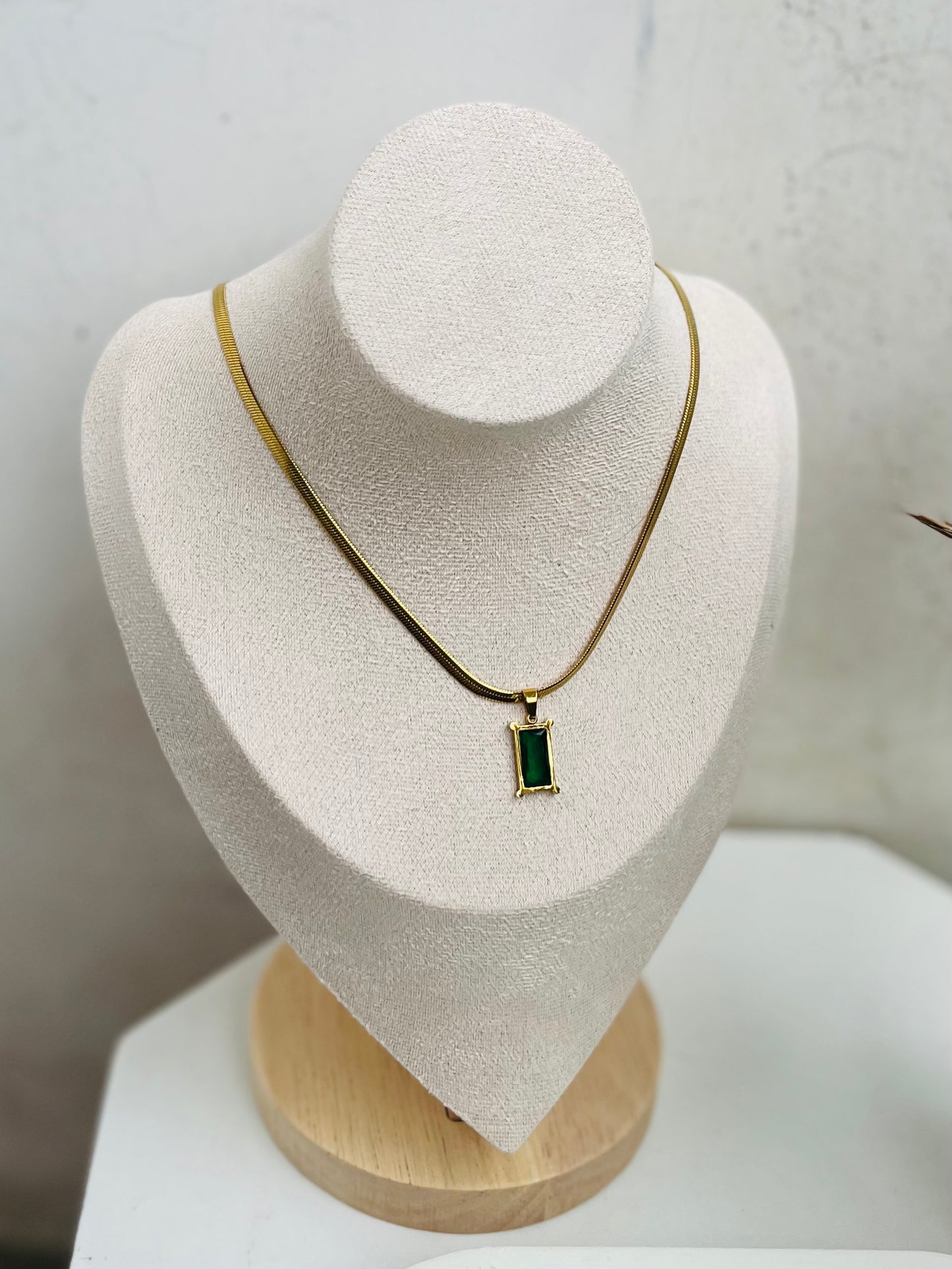 Anti Tarnish Emerald green snake chain pendant