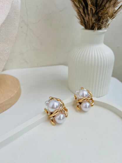 Bold Pearl Studs Earing