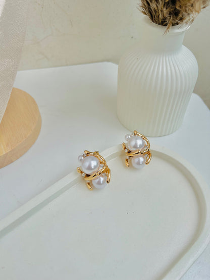 Bold Pearl Studs Earing