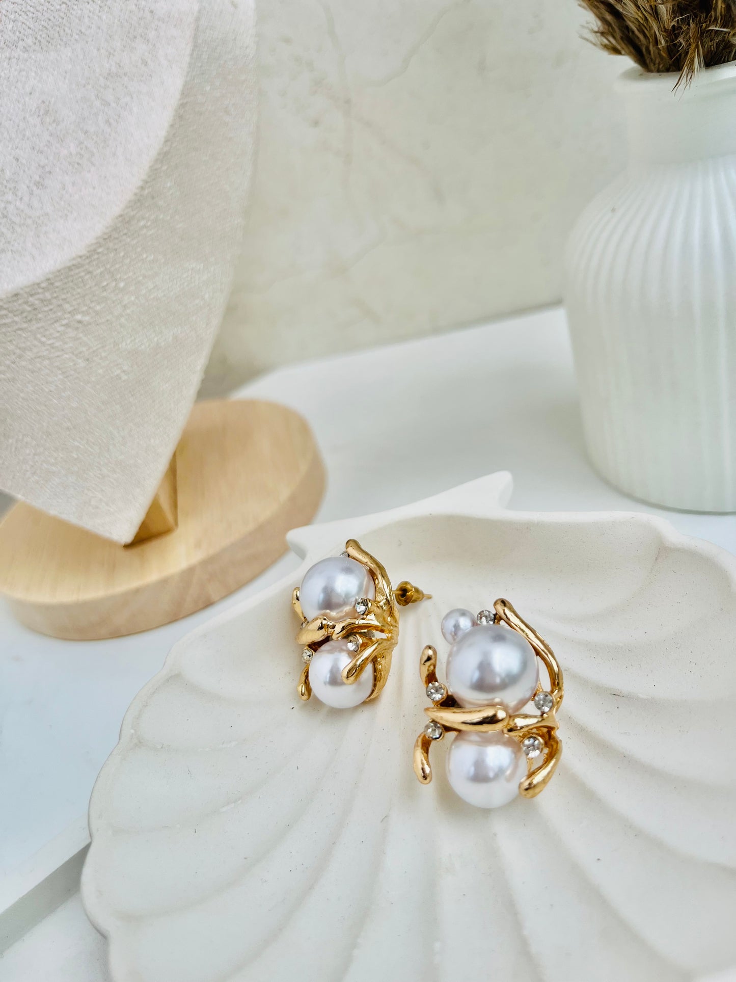 Bold Pearl Studs Earing