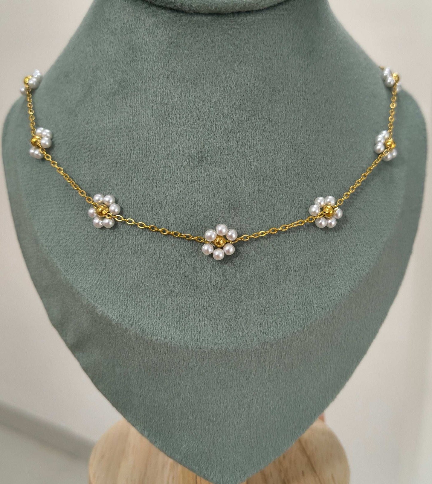 Pearl Daisy Necklace