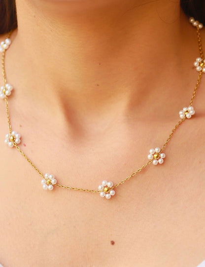 Pearl Daisy Necklace